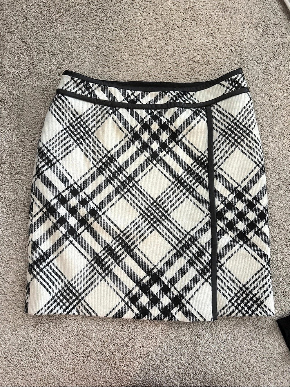 White House Black Market Plaid Mini Skirt in White & Black Size 4 Like New